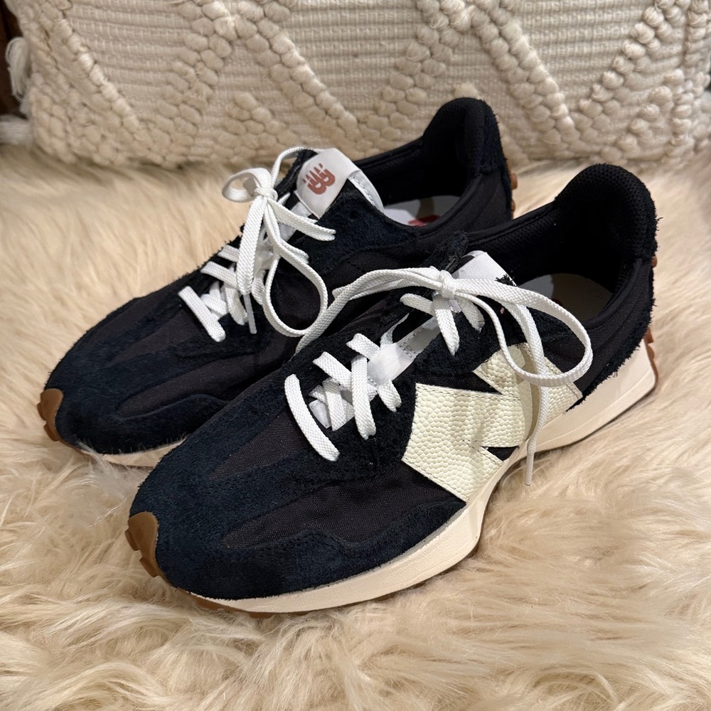 New Balance 327 Sneakers - Picture 3 of 8